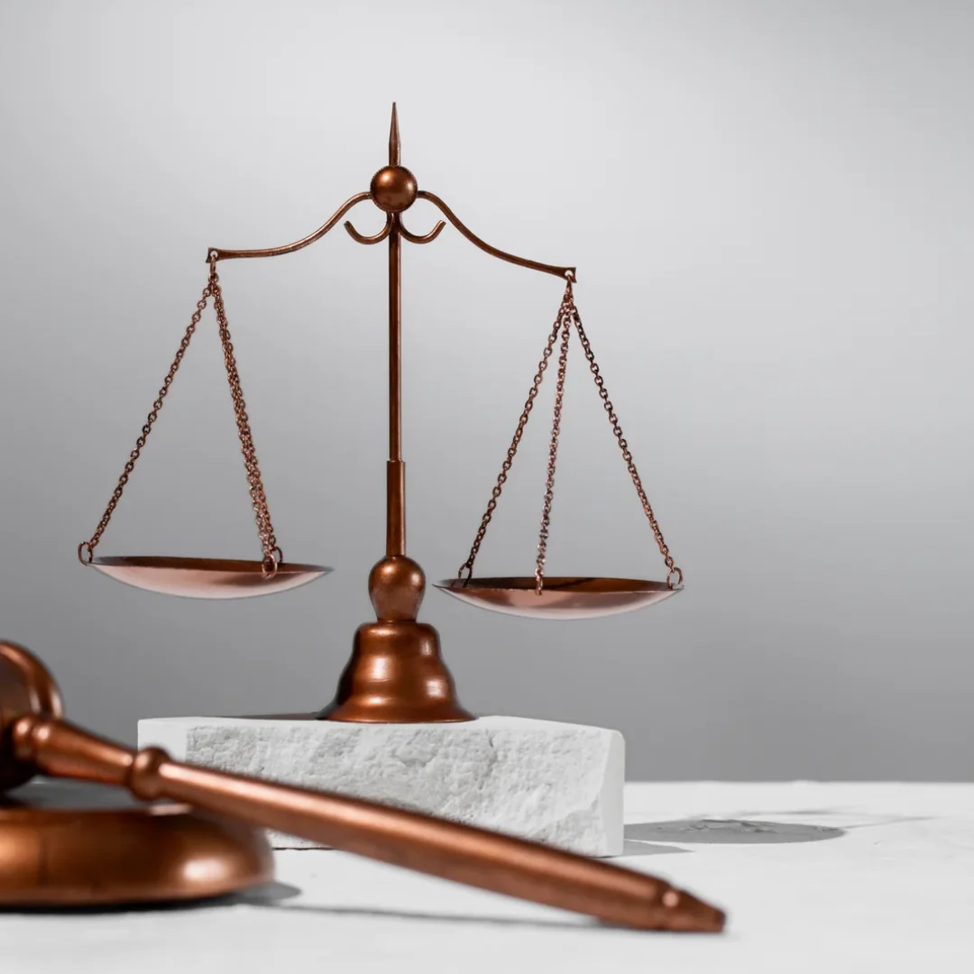 65c3b3c25a347natureza-morta-com-a-balanca-da-justica-1