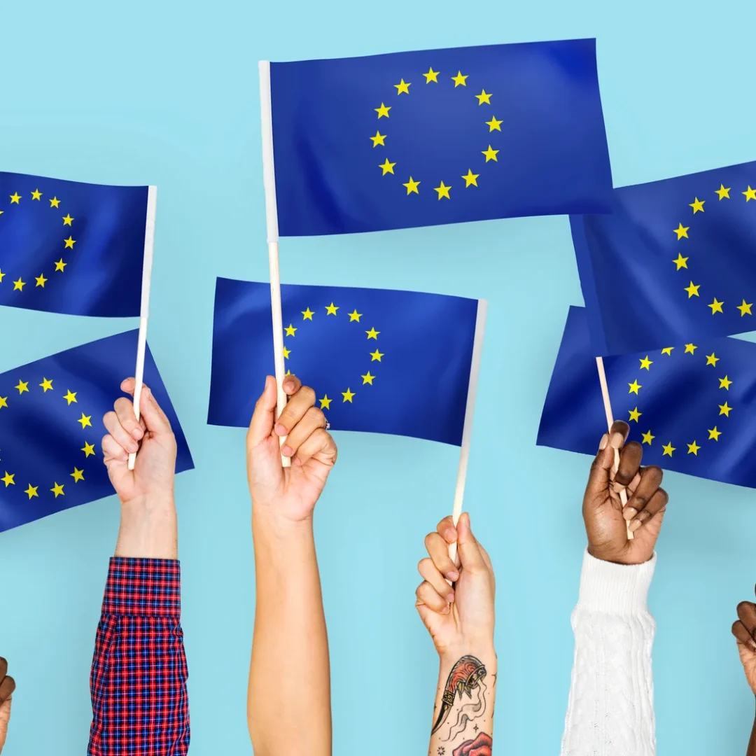 65ca1a9aead58maos-waving-bandeiras-europeanunion