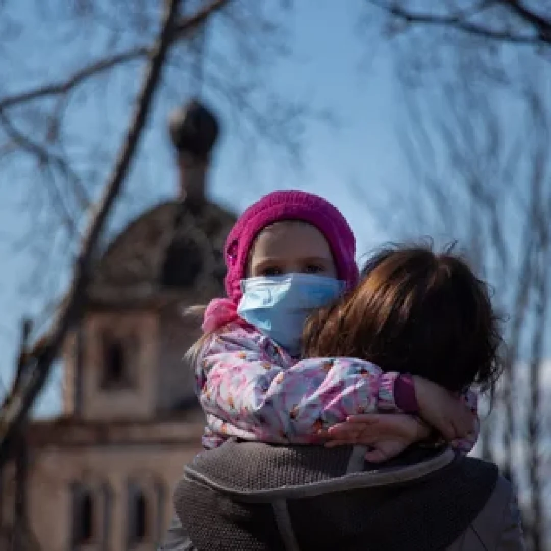 coronavirus-child-in-mask-1
