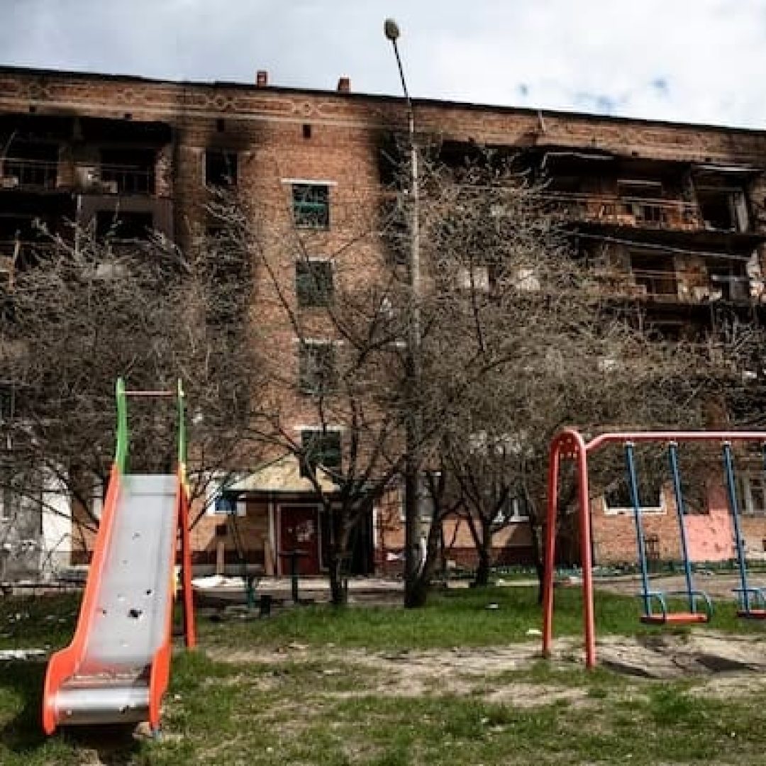 guerra-do-russo-demolido-do-edificio-na-ucrania_23-2149437950