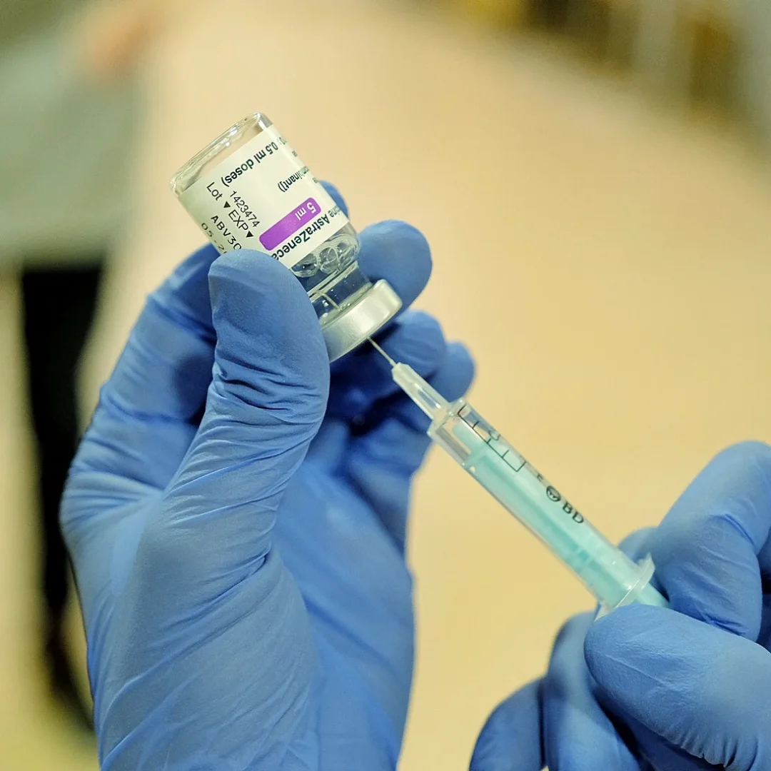 oxford-astrazeneca-covid-19-vaccine-2021-d